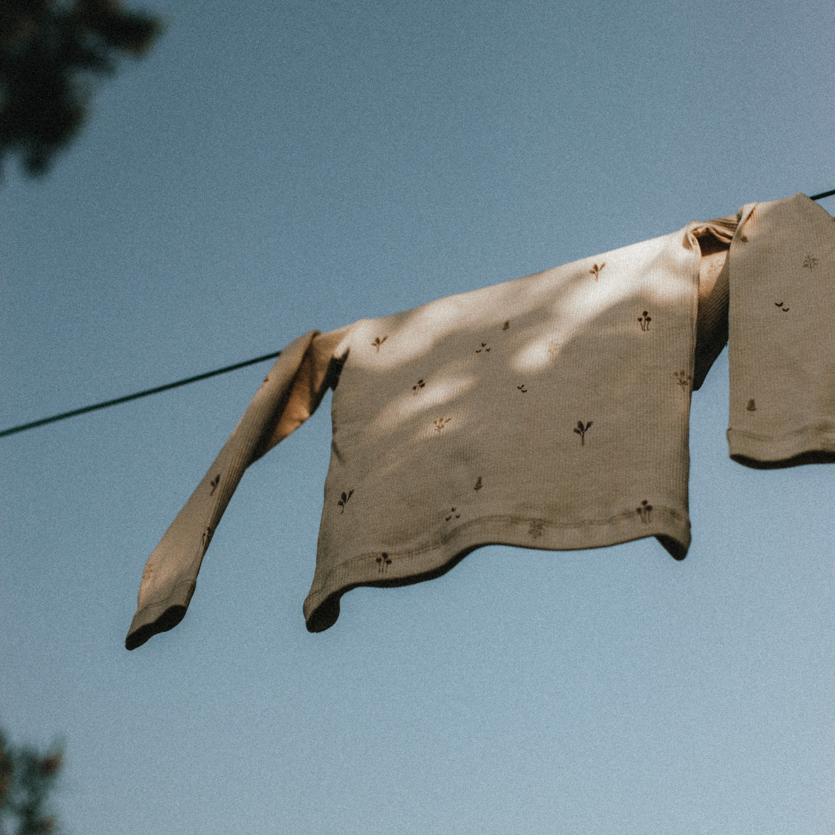 Long-sleeved shirts for children made from organic cotton